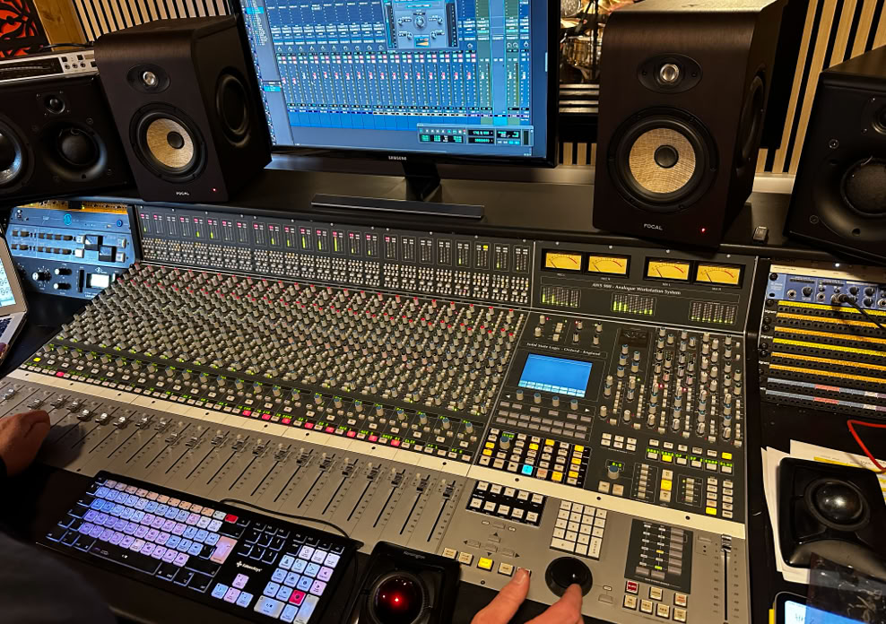 SSL AWS 900+ mixing console